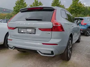 Volvo XC60 T6 AWD Plus Dark STANDHZ PANO 360° AHK Bild 2