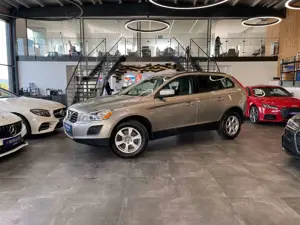 Volvo XC60 Kinetic AWD *1. Hand*Klima*AHK*Navi*TÜV*