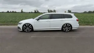 Volkswagen Passat Variant R-Line, TÜV neu, Matrix, ACC, Massage Bild 2