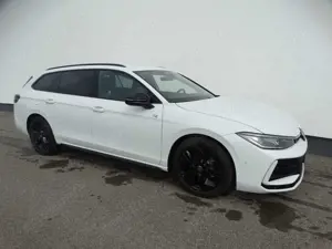 Volkswagen Passat Variant 2.0 TDI DSG R-Line AHK/Nav/BlackS Bild 2