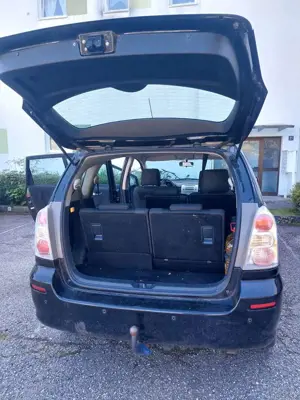 Toyota Corolla Verso 2.2 D-4D Bild 2