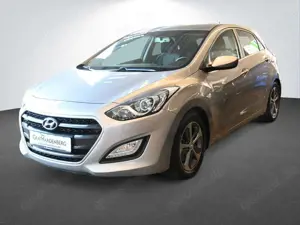 Hyundai i30 1.4 T-GDI blue Trend PDC Klima SzHzg Bild 1