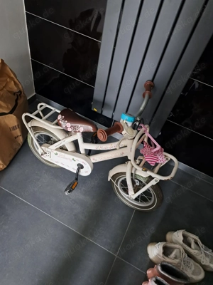 Zum Verkauf steht ein sehr gutes Laufrad und ein Kinderrad 