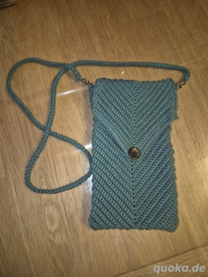 gehäkelte Handytasche mit Kordel handarbeit 