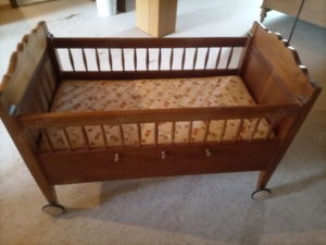 Antikes Baby-Bettchen Holz