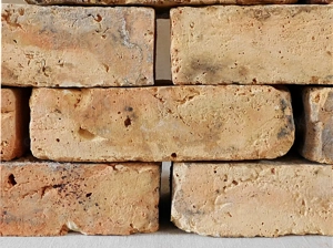 Mediterrane Mauersteine Antik Ziegel Klinker rustikal gerumpelt getrommelt Ruine Garten Gestaltung