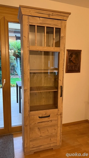 Vitrinenschrank in Holzoptik   klassisch & gepflegt