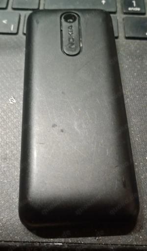 ein Nokia 108 mit Ersatzakku