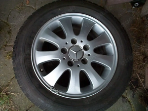 4 X Winterreifen 185 65R15 auf org. Mercedes-Leichtmetallfelgen