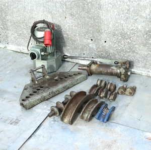 Rohrbieger Rohrbiegegerät Biegemaschine Schweißgerät MIG MAG Kompressor Werkbank Werkzeugschrank Bild 2