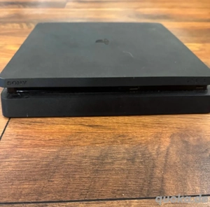    PS4 mit Controller   top Zustand, voll funktionsfähig, heute abholbar!