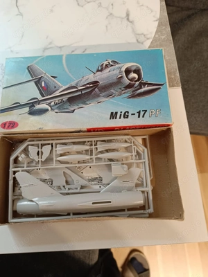 Modellflugzeug Bausatz MIG 17 PF