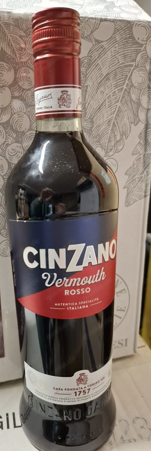 1 Flasche Cinzano, der klassische Vermouth aus Italien