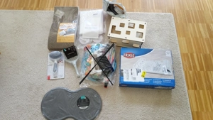 Diverses Katzenzubehör. Kratzbrett, Türgitter, Spielzeug *NEU*