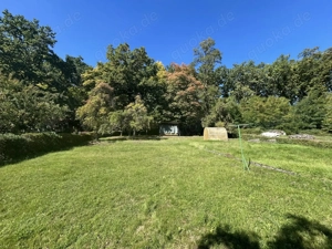 Solides Einfamilienhaus mit großen Grundstück