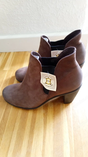 Chelsea-Stiefeletten mit Absatz. Echtes Leder. Marke: Ecco, braun