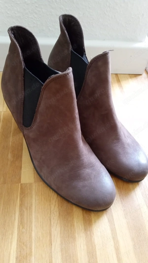 Chelsea-Stiefeletten mit Absatz. Echtes Leder. Marke: Ecco, braun Bild 7