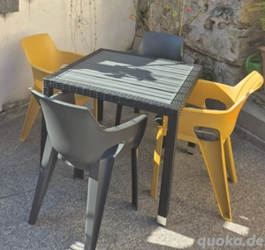 Gartentisch mit Stühlen