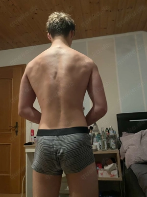 Junger Mann 19 sucht Frau (gerne älter) für Sex