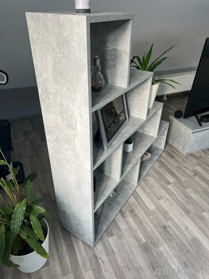 Modernes Stufenregal in Beton-Optik   stilvoll & vielseitig nutzbar