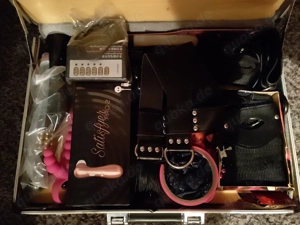 Ein Koffer voller Erotikartikel 