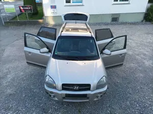 Hyundai TUCSON 2.0 CRDi VGT GLS**ALLRAD**AHK**KLIMA**ALU