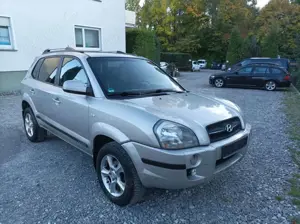 Hyundai TUCSON 2.0 CRDi VGT GLS**ALLRAD**AHK**KLIMA**ALU Bild 4