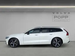 Volvo V60 B4 FWD Plus Dark 19"  360° ACC HK LED 4xSHZ Bild 2