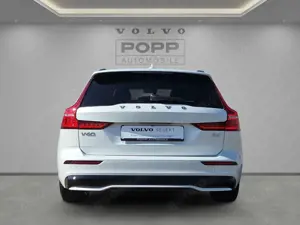 Volvo V60 B4 FWD Plus Dark 19"  360° ACC HK LED 4xSHZ Bild 4