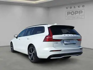 Volvo V60 B4 FWD Plus Dark 19"  360° ACC HK LED 4xSHZ Bild 3