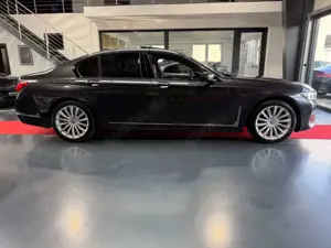 BMW 750 d xD HUD/3DKamera/Softclose/HK/TV+/Sitzlüf. Bild 3