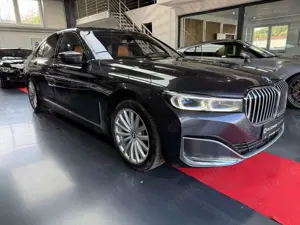 BMW 750 d xD HUD/3DKamera/Softclose/HK/TV+/Sitzlüf. Bild 2