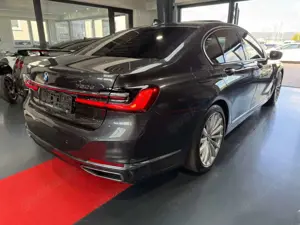 BMW 750 d xD HUD/3DKamera/Softclose/HK/TV+/Sitzlüf. Bild 4
