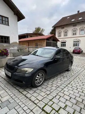 BMW 320 Bild 1
