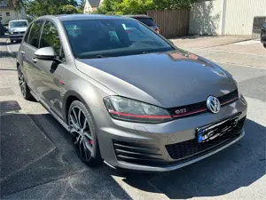 Volkswagen Golf GTI Performance BlueMotion Technology DSG Bild 3