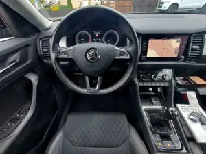 Skoda Kodiaq Ambition TSI NAVI R-KAM AHK SHZ LEDER LED Bild 3