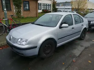 Volkswagen Bora Bora 1.6 Limousine Klimaautomatik HU/AU 07/2027