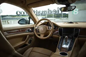 Porsche Panamera Turbo PDK NEW ENGINE Bild 2