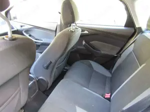 Ford Focus TüV 12/25 Isofix Bild 4