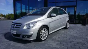 Mercedes-Benz B 180 AUTOMATIK+NAVIGATION+SHZ+TEMPOMAT+ Bild 1