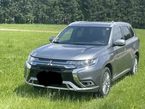 Mitsubishi Outlander 2.4 4WD Plug-In Hybrid Top Ausst. Schiebed., AHK