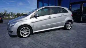 Mercedes-Benz B 180 AUTOMATIK+NAVIGATION+SHZ+TEMPOMAT+ Bild 3