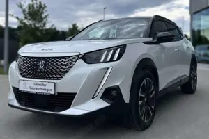 Peugeot 2008 GT Pack 136 Elektro Bild 2