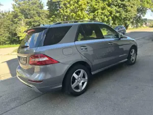 Mercedes-Benz ML 350 ML 350 BlueTEC 4MATIC 7G-TRONIC Bild 2