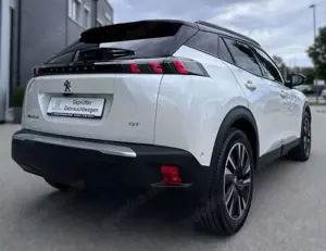 Peugeot 2008 GT Pack 136 Elektro Bild 3