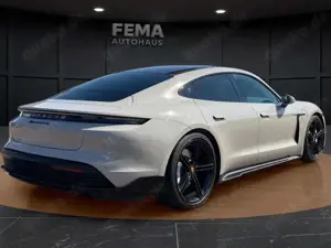 Porsche Taycan Turbo SportDesign Package Bild 5