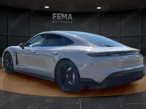 Porsche Taycan Turbo SportDesign Package Bild 3