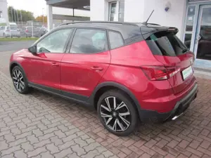 SEAT Arona FR "Black Edition"+AHK+18"+KAMERA+SHZ+NAVI Bild 4