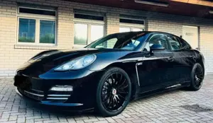 Porsche Panamera 4 Platinum Edition 20 Zoll