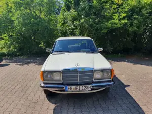 Mercedes-Benz 230 230E